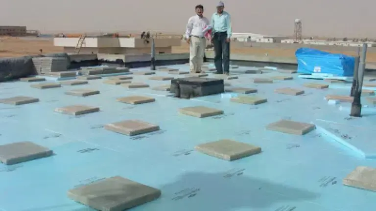 عزل الأسطح من الحرارة بمكة