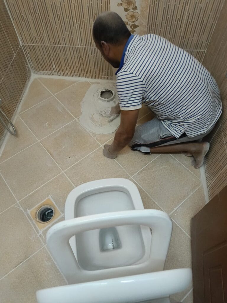 كشف تسربات مياه الحمامات بمكة