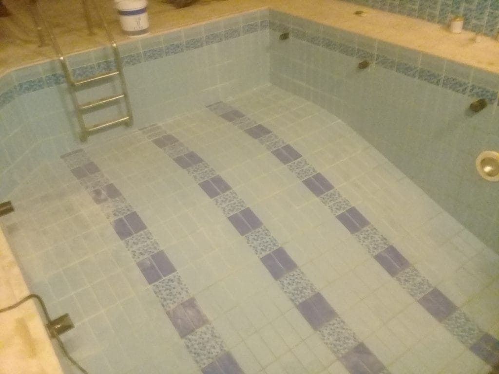 كشف تسربات وعزل مسابح بجدة