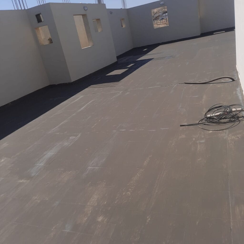 مقارنة بين أنواع عزل الأسطح وأسعارها