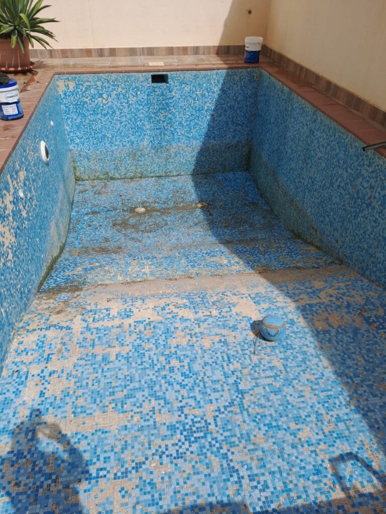 كشف تسربات مسابح المياه