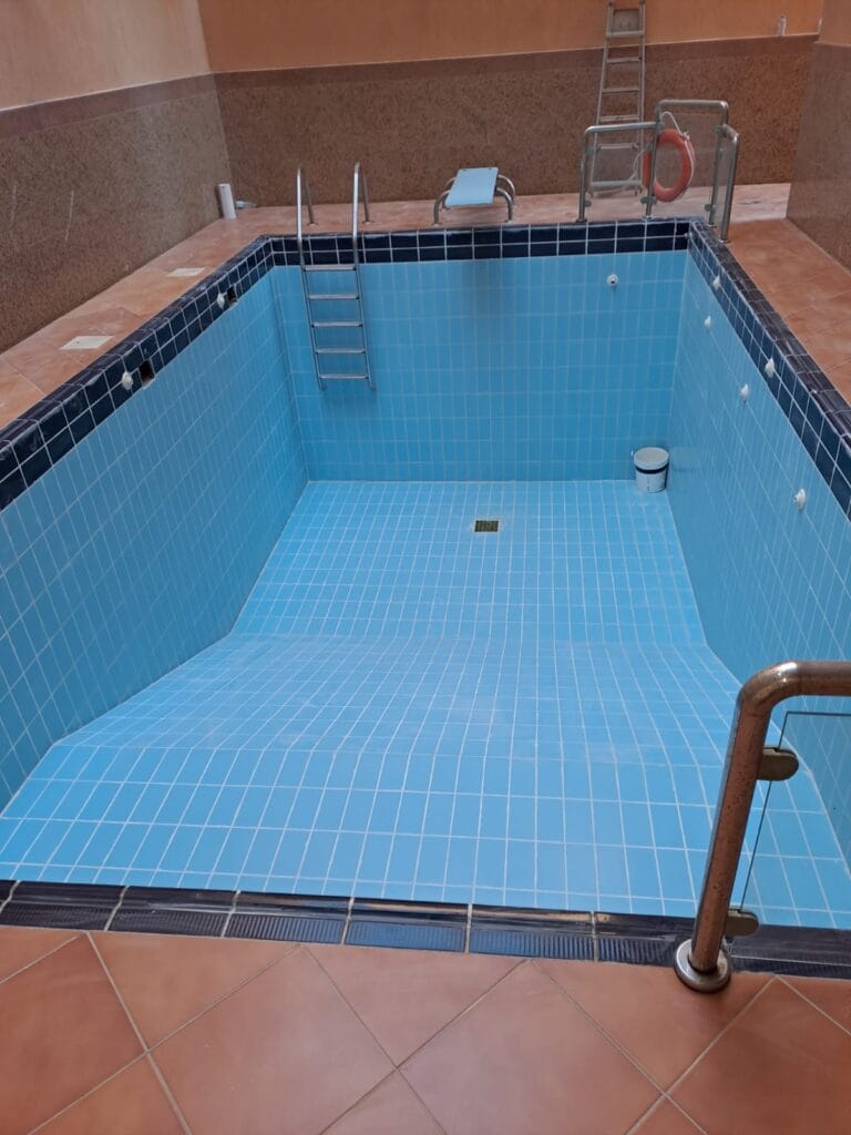 كشف تسربات مسابح المياه