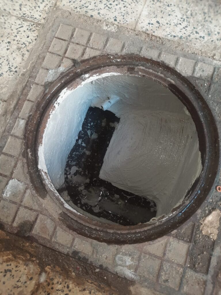 تنظيف وعزل غرف الصرف الصحي بجدة
