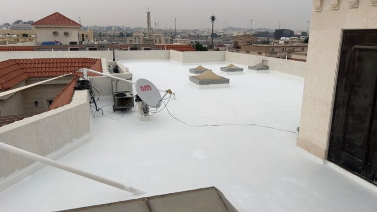 عزل أسطح المنازل بجدة عزل مائي
