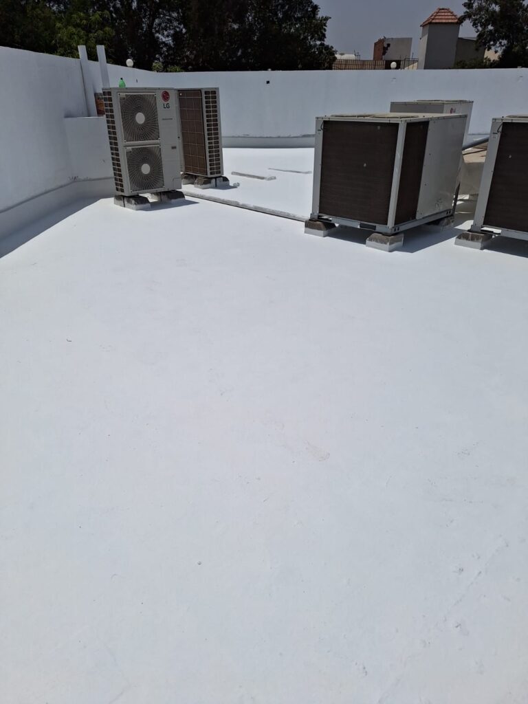 أفضل شركة عزل اسطح بجده: حماية متكاملة لمنزلك بأعلى معايير الجودة 1 أعمال عزل مائي وحراري للأسطح من شركة عزل اسطح بجده